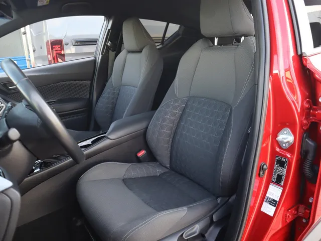 Toyota C-HR 1.8 Hybrid Style Bi-tone | Stuur en stoelverwarming | Blindspot | Trekhaak
