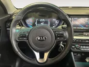 Kia Niro 1.6 GDi Hybrid Edition | Trekhaak Vaste Kogel+ 13-Polige stekker | Schuifkanteldak | Apple Carplay / Android Auto | Navigatiesysteem | Licht + Regensensor | Parkeersensoren + Camera Achter | 16' Lichtmetalen Velgen | Cruise Control Adaptief | Rijstrooksen