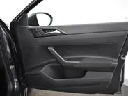 Volkswagen Taigo Life Edition 1.0 TSI 95 pk 5 versn. Hand · Camera · Apple/Android Car Play · P-Sensoren · Airco · 17'' Inch · Garantie t/m 23-10-2029 of 100.000km