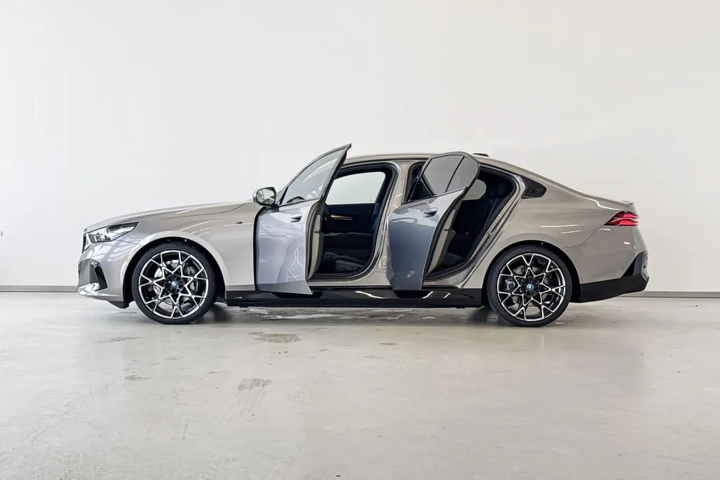 BMW i5 Sedan eDrive40 M Sport Edition