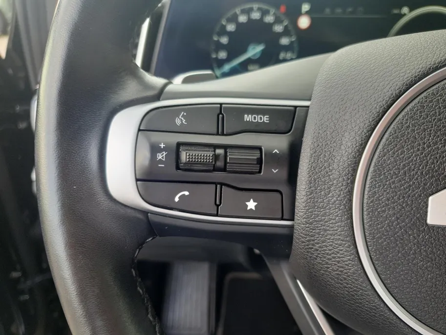 Kia Sportage 1.6T MHEV GT-Line | Stoel en stuurverwarming | Panorama schuifdak | Camera | Elektrisch bedienbare voorstoelen | Apple Carplay / Android Auto | Elektrische achterklep |
