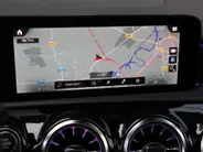 Mercedes-Benz CLA 200 AMG Line l Panoramadak l Stoelverwarming l Carplay