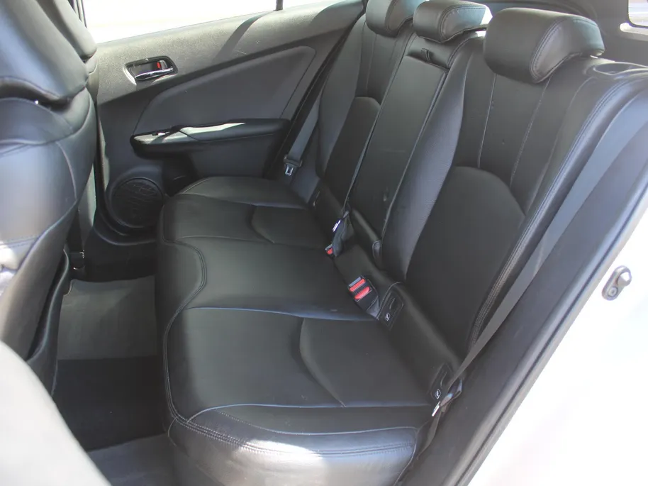Toyota Prius 1.8 Executive | Trekhaak | Stoelverwarming | Camera | Leer | Dodehoek detectie | JBL audio | HUD | 17” LM | Navi | LED | Cruise adapt. | Incl. winterset |