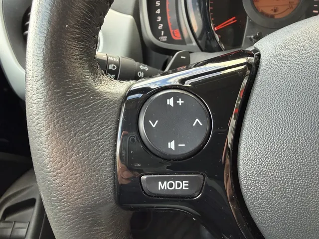 Citroën C1 1.0 VTi Automaat 5D SHINE | Leder | Camera | ECC | PDC | All-Season