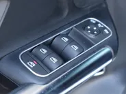 Mercedes-Benz GLA 250 e AMG Line l Stoelverwarming l Achteruitrij camera l Ambiente lichtpakket