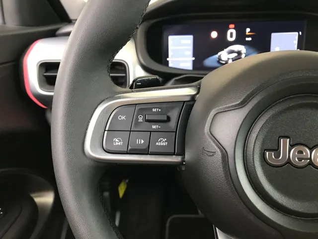 Jeep Avenger 1.2 e-Hybrid Summit