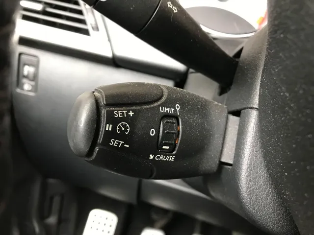 Peugeot 207 1.6 VTi Sportium