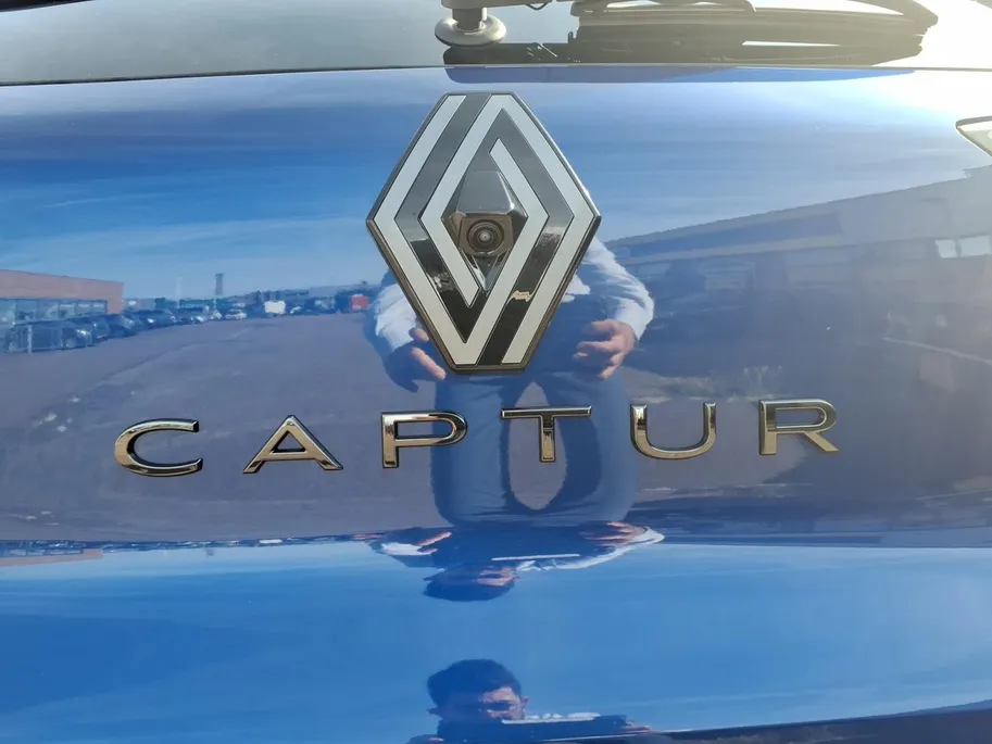 Renault Captur 1.8 E-Tech full hybrid 160 esprit Alpine voorraad auto  met 2000,- korting , alle opties, Pack Privilège , Pack Light & Sound ,Apple Carplay/Android Auto , lichtmetalen velgen 19' , elektrisch glazen panorama-dak , voorstoelen verwarmd , enz