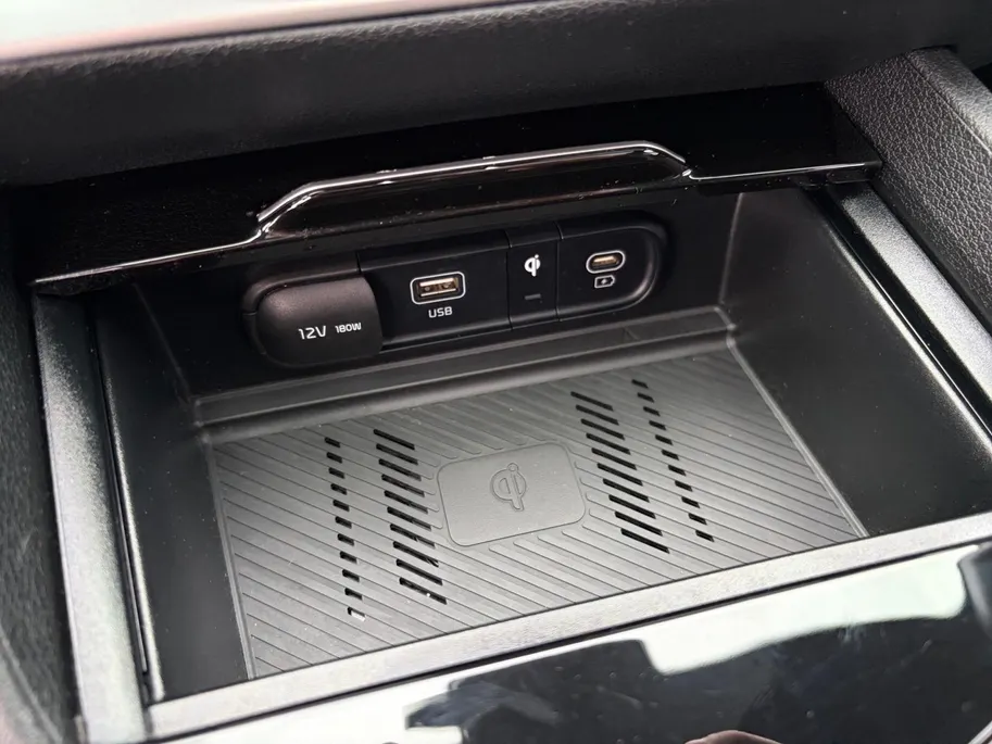 Kia Sportage 1.6 T-GDi Plug-in Hybrid AWD GT-PlusLine | EXCLUSIEVE UITVOERING | APPLE CARPLAY / ANDROID AUTO | PANO | ADAPT. CRUISE | STUUR/STOEL VERWARMING / VERKOELING | NAVI | 360° GRADEN | MEMORY SEATS | KAMELEON TINT |