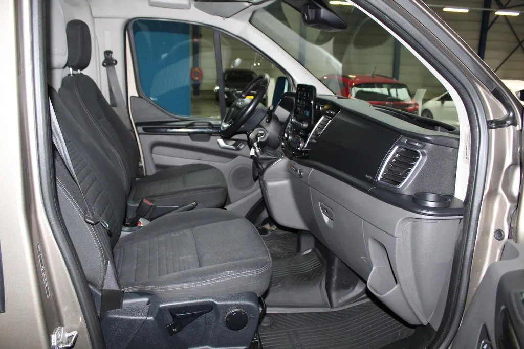 Ford Transit Custom 300 2.0 TDCI L1H1 Limited | Drivers Assistance Pack | stoel & stuur verwarming | imperiaal | Safety pack | trekhaak | Apple Carplay/Android Auto |