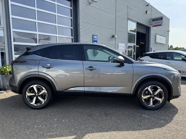 Nissan QASHQAI 1.3 MHEV Xtronic N-Connecta 1/2 leder