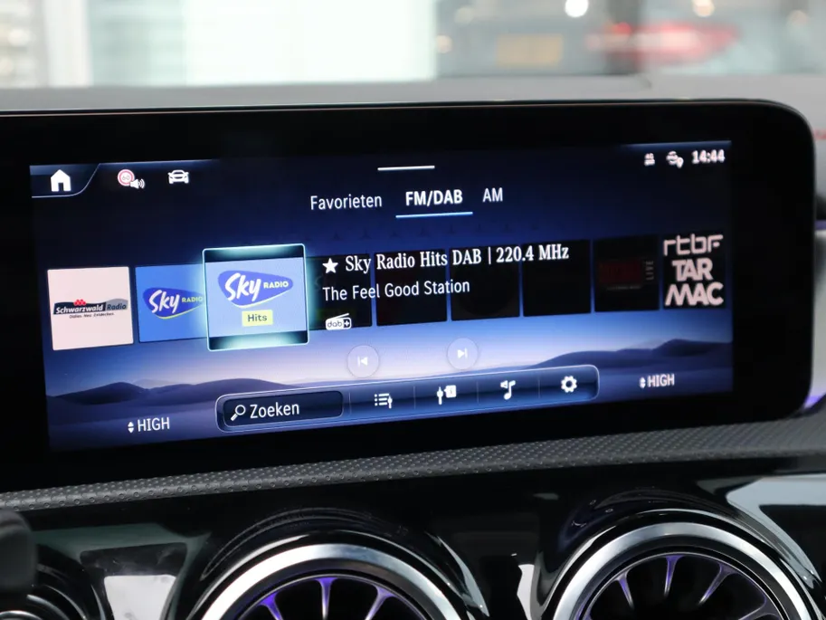 Mercedes-Benz CLA Shooting Brake 250 e Star Edition AMG Line l Panoramadak l Stoelverwarming l Ambiente lichtpakket