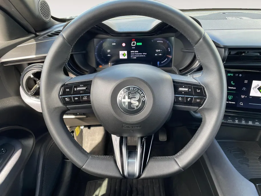 Alfa Romeo Junior Elettrica 54 kWh *Carplay*Climate Control*Adapt. Cruise Control*LM Velgen*Mooie auto!