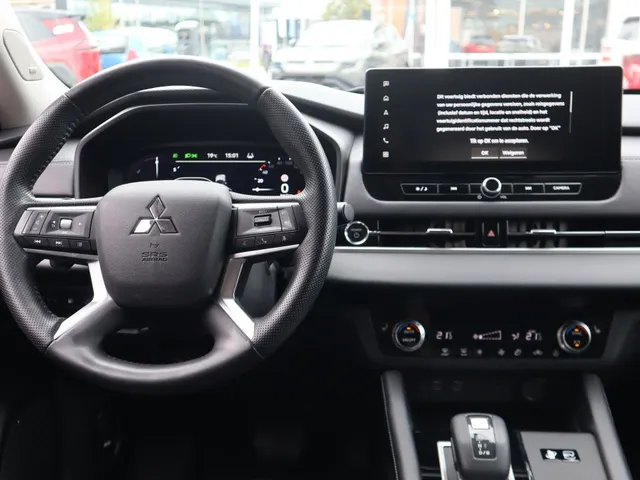 Mitsubishi Outlander 2.4 PHEV First Edition Trekhaak | All Seasonbanden