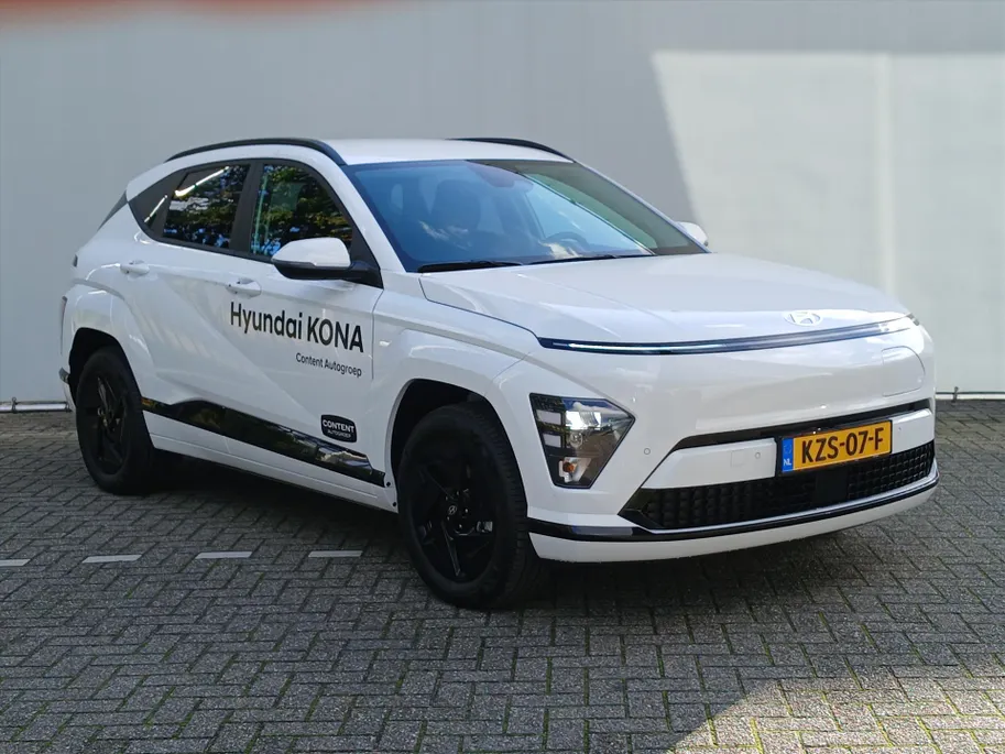 Hyundai Kona 64,8 kWh 204pk Pure Edition + Comfort Pack / DIRECT LEVERBAAR! / Demonstratieauto / 19' velgen!