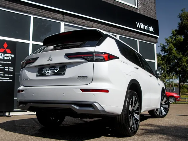 Mitsubishi Outlander 2.4i PHEV Instyle | voorraad korting €8000,-