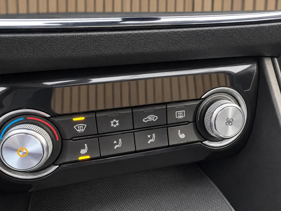 MG ZS EV MG Luxury 45 kWh SOH 91% | Navigatie | Schuifkanteldak | ACC | Leder interieur | Stoelverwarming |