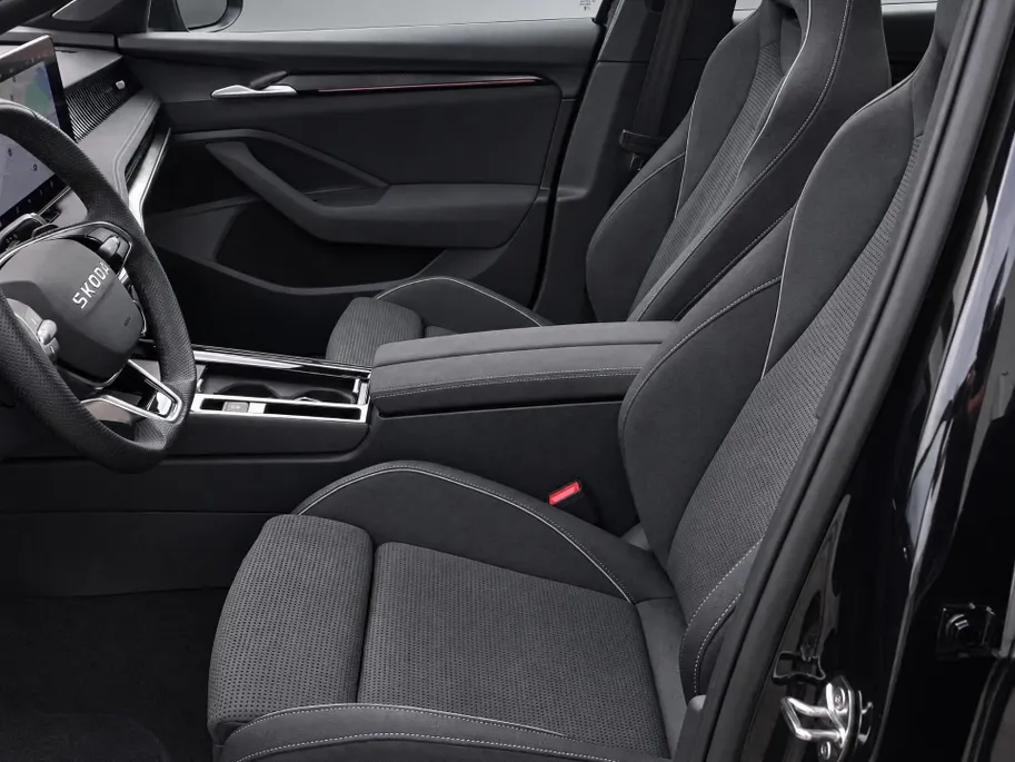 Škoda Superb 1.5TSI PHEV 150kW/204PK Sportline · Panoramadak · Trekhaak · Camera ·  Leder/Alcantara · Garantie t/m 17-06-2027