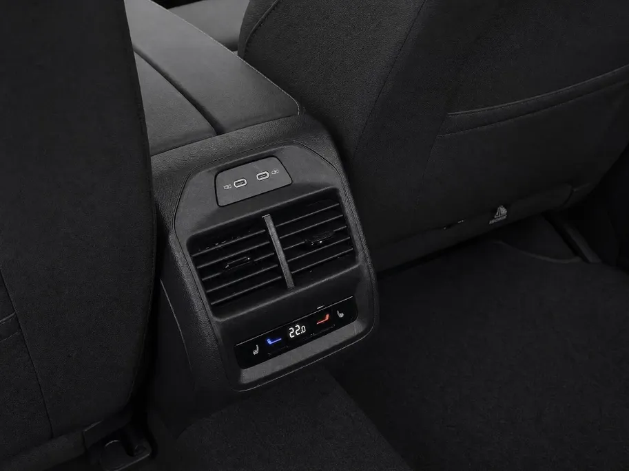 Volkswagen Passat Variant 1.5eHybrid 200kW/272PK R-Line Black Style · Panoramadak · Leder · Trekhaak · 360°Camera · Garantie t/m 24-08-2030 of 100000km.