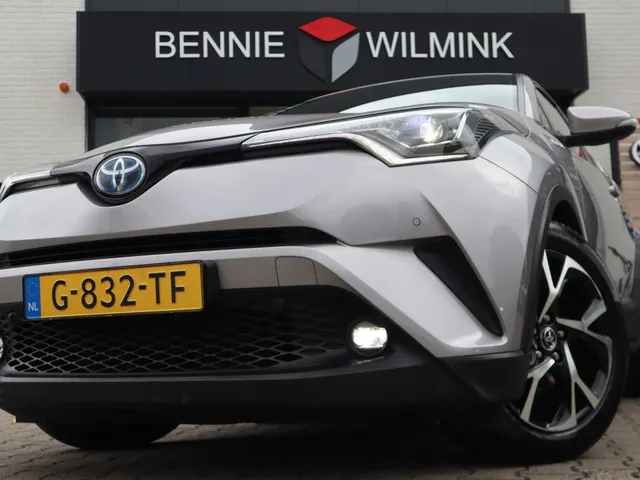 Toyota C-HR 1.8 Hybrid Style Ultimate Blindspot | Stoel en stuurverwarming | All seasons