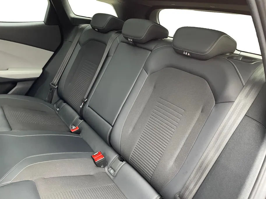 Ford Explorer Premium Extended Range RWD 77 kWh | Full Option | Black uitvoering | Trekhaak | Dealer onderhouden | AGR stoelen 12-wegs verstelbaar 21 inch wielen | Panoramadak | 1e eigenaar |