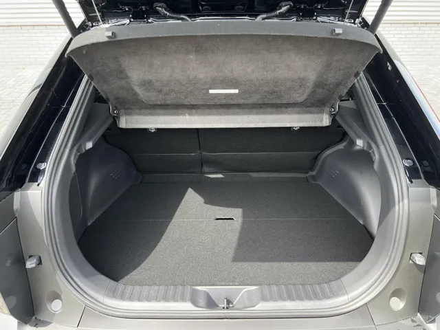 Subaru Uncharted 2E-xcite+ 77 kWh Automaat | Nieuw Leverbaar | Two-Tone Metallic Lak | Elek. Binnenspiegel | Lederen Bekleding