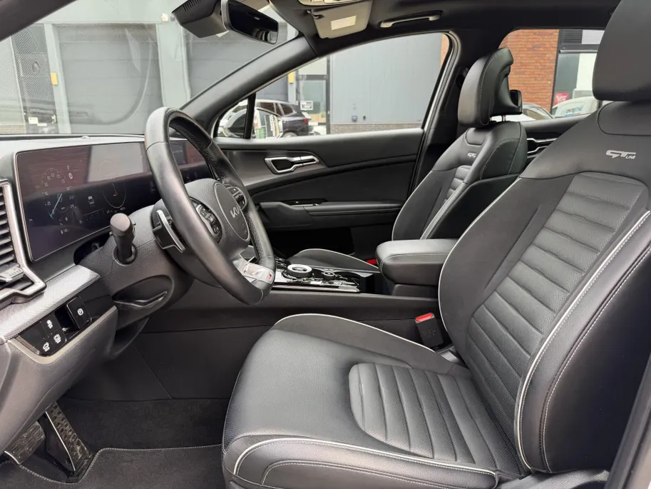 Kia Sportage 1.6 T-GDi Hybrid GT-PlusLine | Apple Carplay/ Android Auto | Navigatiesysteem | Licht + Regensensor | Stoelverwarming + Stoelkoeling | Stuurverwarming | Elektrisch Verstelbare Voorstoelen | Geheugen op Bestuurdersstoel | Elektrisch Schuif / Kanteldak | El