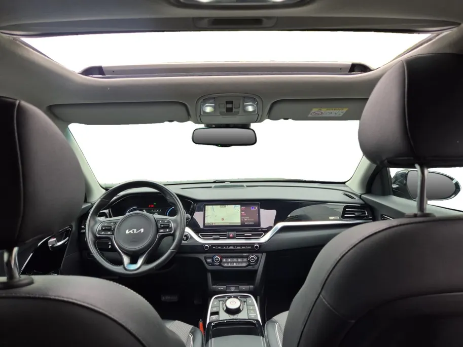Kia e-Niro DynamicPlusLine 64 kWh | Airco | Navi | Camera | Privacy Glass | Trekhaak | Stoelverwarming | Stuurverwarming