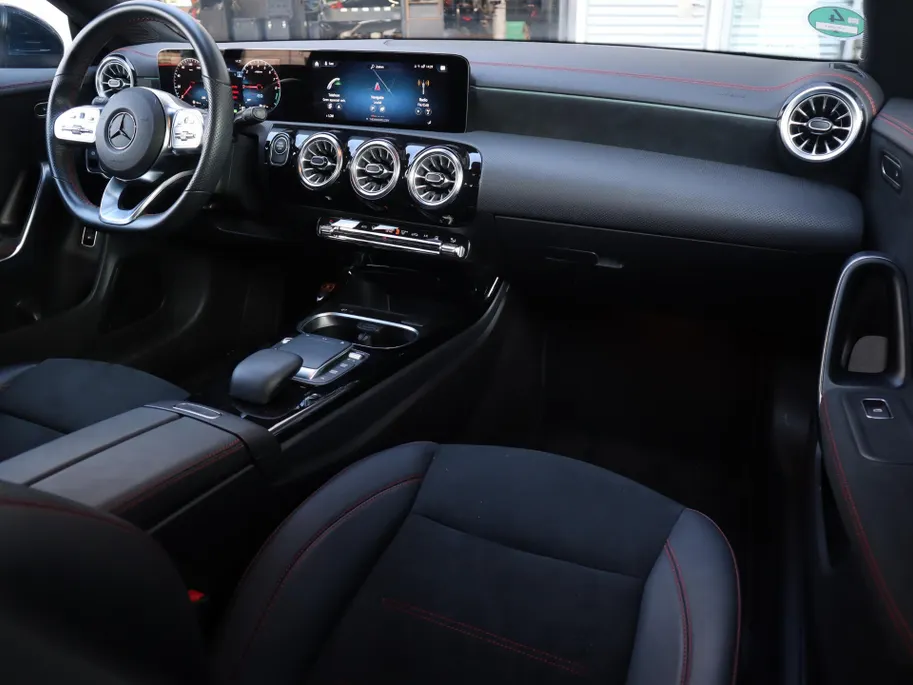 Mercedes-Benz CLA 250 e Premium Plus l Carplay l Privacy glass l Stoelverwarming