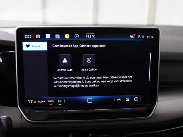 Volkswagen Golf 1.5 TSI Life Edition Apple Carplay | Climate Control | Parkeercamera | 4-seizoenenbanden