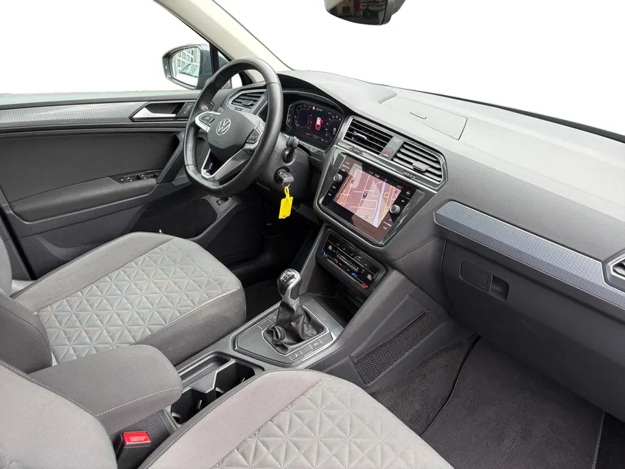 Volkswagen Tiguan 1.5 TSI Life | Draadloos Carplay | Navi | Clima | Camera | Adaptive Cruise | Elektr. Achterklep | LM Velgen | LED-Koplampen