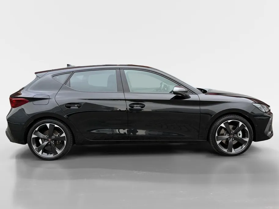 CUPRA Leon 1.5 PHEV Business 204PK AUTOMAAT | Elektrische actieradius tot 125km WLTP | Navigatie | Apple Carplay & Android Auto | Adaptive Cruise Control | Climate Control | Parkeersensoren voor & achter | 18'' Lichtmetalen velgen | Strakke auto