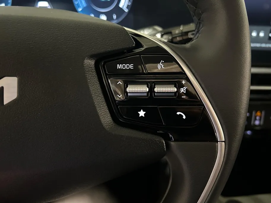 Kia Niro 1.6 GDi Hybrid DynamicPlusLine | Navigatiesysteem | Apple Carplay / Android Auto | Licht + Regensensor | Stoel + Stuurverwarming| Elektrisch bedienbaar Schuifdak | Elektrische Achterklep | Parkeersensoren Voor + Achter | Cruise Control Adaptief | Rijstroo