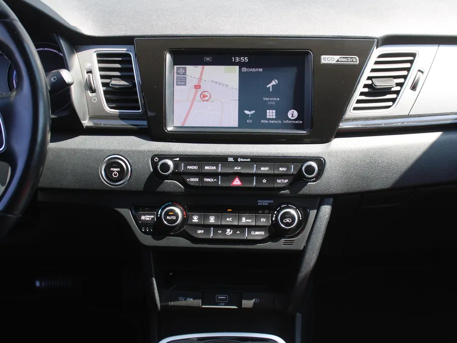 Kia e-Niro ExecutiveLine 64 kWh | Trekhaak | Warmtepomp | Stuur-/stoelverwarming + ventilatie | Leer | Camera | Stoelgeheugen | Dodehoek detectie | LED | 17' LM |