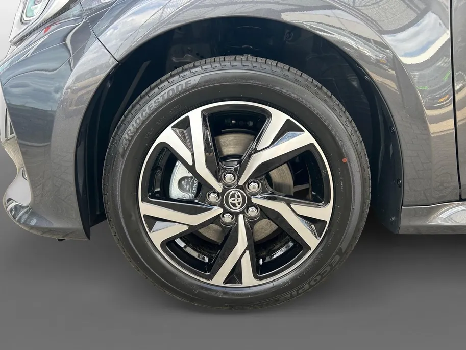 Toyota Yaris 1.5 Hybrid Dynamic | Nieuw | Apple Carplay/Android Auto | hill hold functie | airco (automatisch) | achteruitrijcamera | buitenspiegels verwarmbaar |