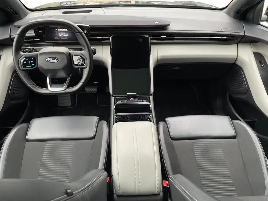 Ford Explorer Premium Extended Range RWD 77 kWh | Full Option | Black uitvoering | Trekhaak | Dealer onderhouden | AGR stoelen 12-wegs verstelbaar 21 inch wielen | Panoramadak | 1e eigenaar |