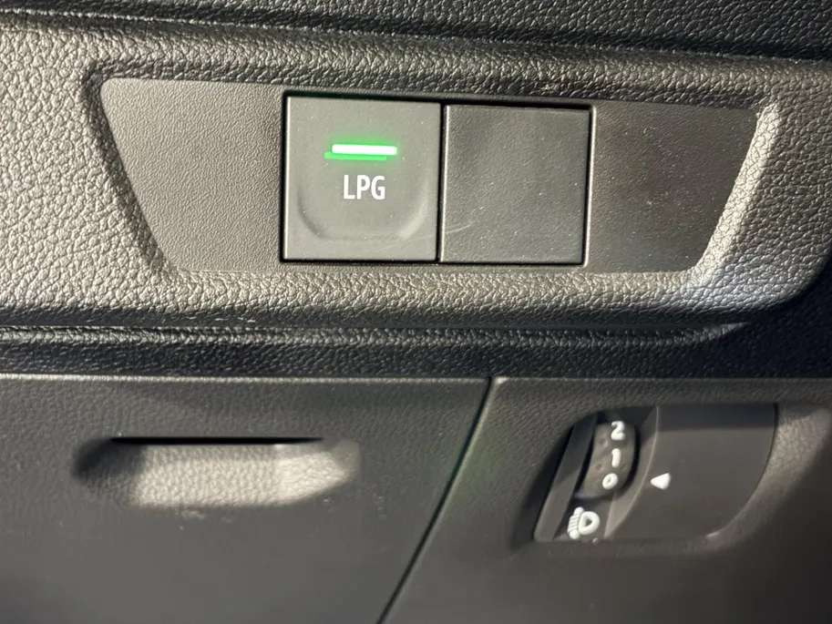 Dacia Sandero Stepway 100PK TCe ECO-G Up&Go | 1e eigenaar | Navi | Camera | Parkeersensoren | Apple CarPlay/Android Auto | Lichtmetalen Velgen | Climate Control | Cruise Control | Armsteun |