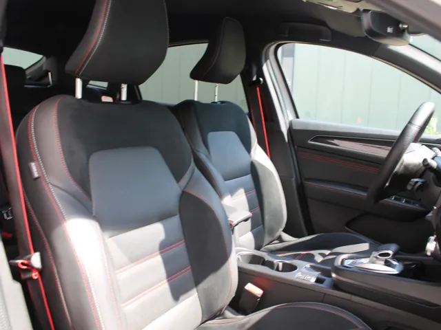 Renault Arkana 1.6 E-Tech Hybrid 145 R.S. Line | navigatie | lederen bekleding | BOSE audio