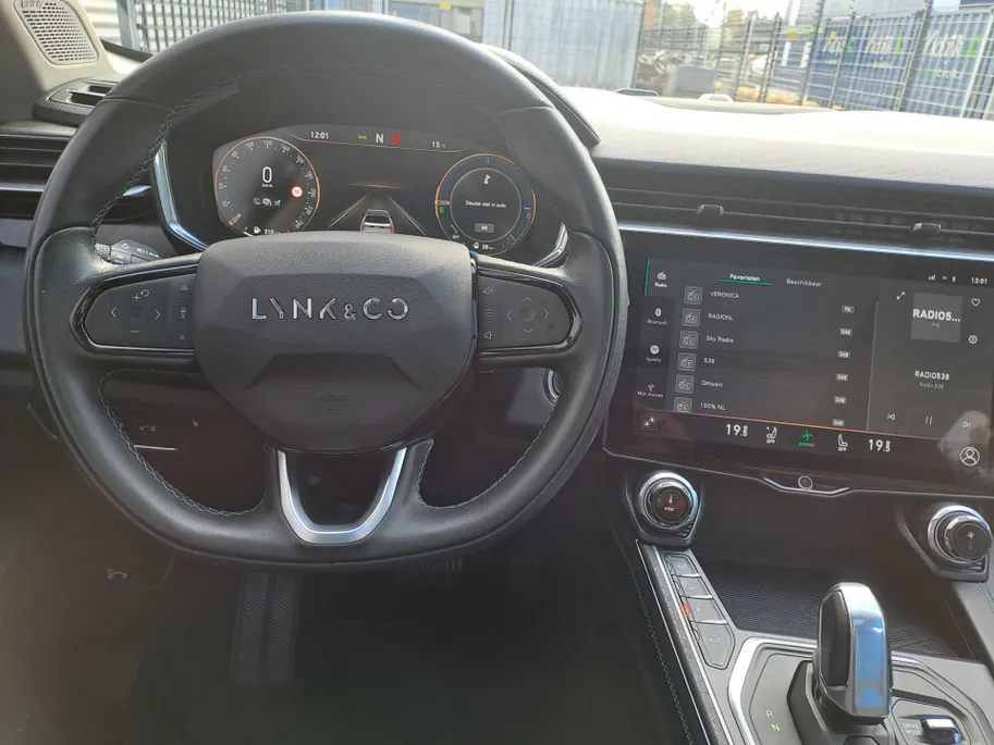 Lynk & Co 01 1.5 PHEV | SOH 97,3% | Automaat | Camera | Navigatie | Climate Control | Trekhaak afneembaar | Apple Carplay/Android Auto | DAB | Keyless entry | Keyless start | Stoel verw.