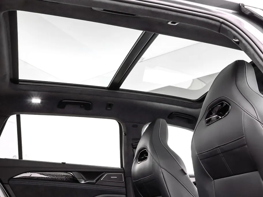 Volkswagen Passat Variant R-Line Edition 1.5 eHybrid 272 PK versn. DSG · Assistance Pakket Plus · Black Style Pakket Plus · Multimedia Pakket Plus · Trekhaak inklapbaar, met elektrische ontgrendeling, incl. Trailer Assist ·