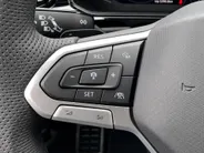 Volkswagen T-Roc 1.5eTsi/150PK DSG R-Line Black Style · Panoramadak · Camera + Parkeersensoren · Apple/Android Car Play · Garantie t/m 18-06-2027