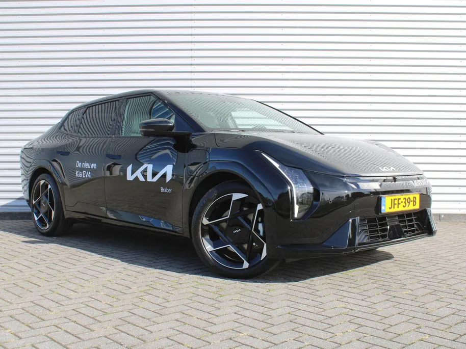 Kia EV4 Fastback GT-PlusLine 81.4 kWh | Schuifdak | Stuur-/stoelverwarming + ventilatie | Camera rondom | Elek. stoelverstelling | Leer | HUD | LED | 19' LM |