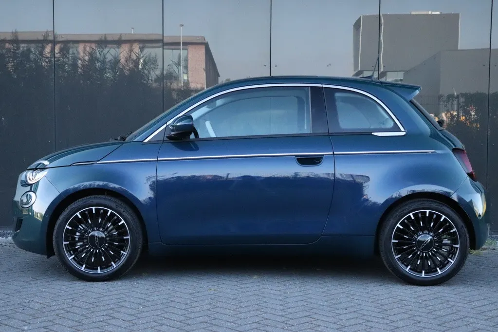 Fiat 500e La Prima by Bocelli 42 kWh | JBL | Winter | Camera | 17′