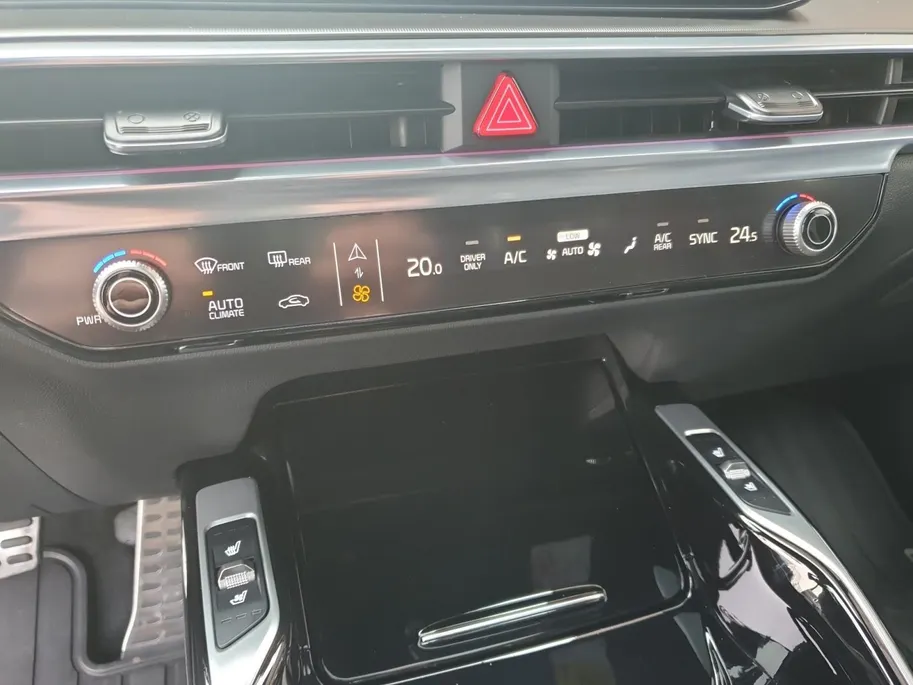 Kia Sorento 1.6 T-GDi Plug-in Hybrid 4WD ExecutiveLine 7p | Black Pack | Stoel verwarming en ventilatie | Panorama schuifdak | Sidebars | Lichtmetalen velgen 21inch | Lederen bekleding | Elektrisch bedienbare voorstoelen |