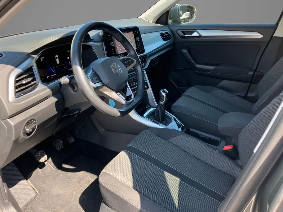 Volkswagen T-Roc 1.0TSI/110PK Life Business · Navigatie · Apple/Android Car Play · Stoelverwarming · Garantie t/m 06-06-2027 of 100000km.