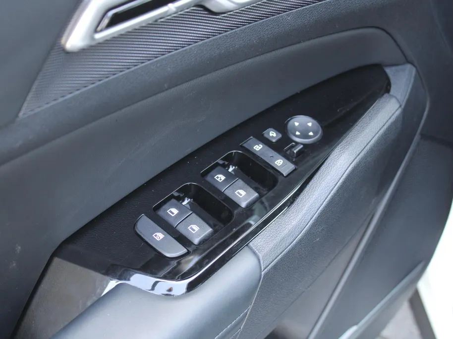 Kia Sportage 1.6 T-GDi Hybrid DynamicPlusLine | Stuur-/stoelverwarming | Elek. stoelverstelling + achterklep | Schuifdak | 18' LM | Matrix LED | Cruise adapt. | Camera |