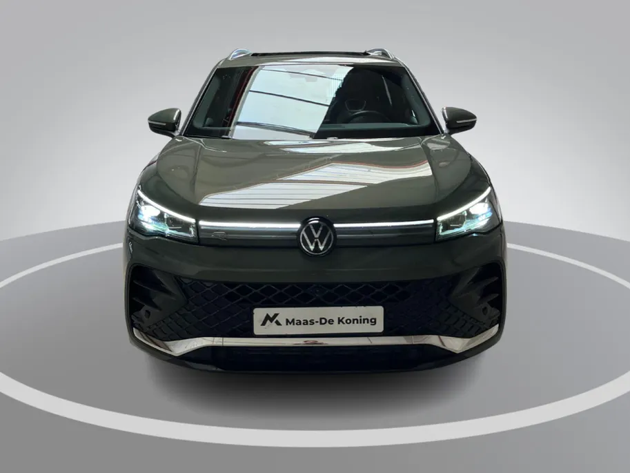 Volkswagen Tiguan 1.5eTSI/150PK R-Line · Panoramadak · Trekhaak · 360°Camera + Parkeersensoren · Garantie t/m 06-01-2030 of 100000km.