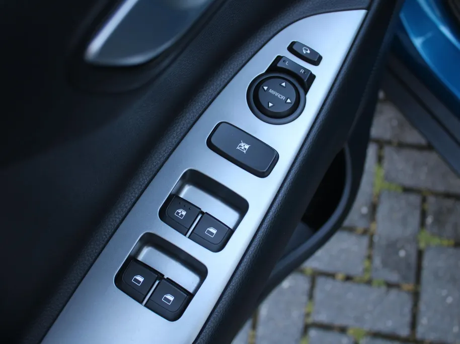 Kia Stonic 1.0 T-GDi MHEV GT-Line | Stuur-/stoelverwarming | Camera | 17' LM | Clima | Keyless | Apple Carplay/Android Auto | Navi | Cruise |