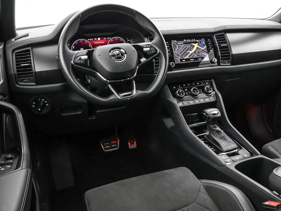 Škoda Kodiaq 1.5 TSI 150pk DSG Sportline Business 7p. · Camera · Inklap. Trekhaak · Keyless · Elek. Bestuurdersstoel + Geheugen · Matrix LED · Garantie t/m 27-05-2028 of 100.000km