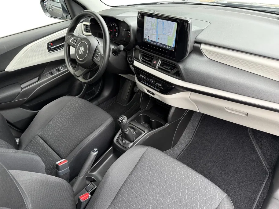 Suzuki Swift 1.2 Comfort Sport | 17 inch | Zwarte logo's | Carbon spiegels | Sharkfin antenne | Carplay | Adapt. Cruise | Navi | Keyless start